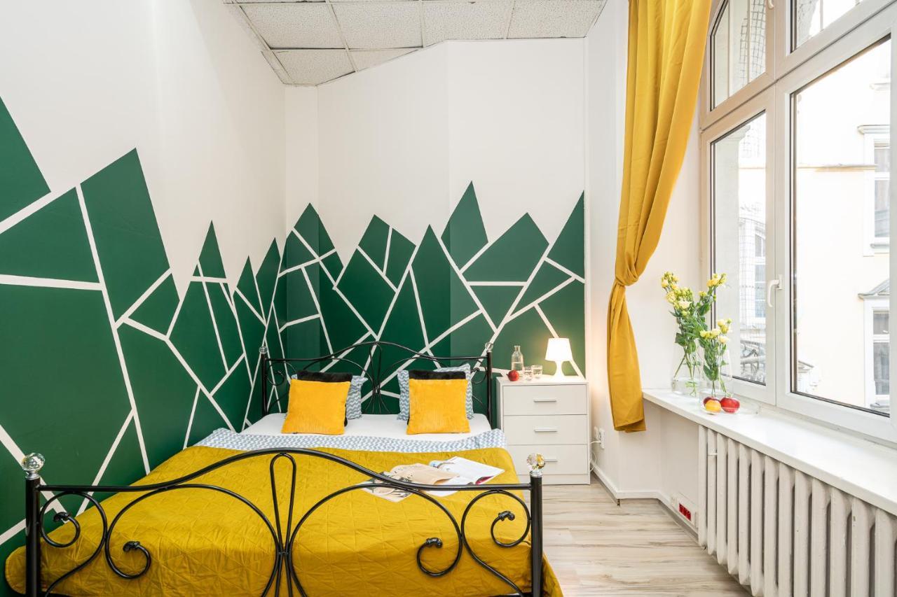 Absynt Hostel *