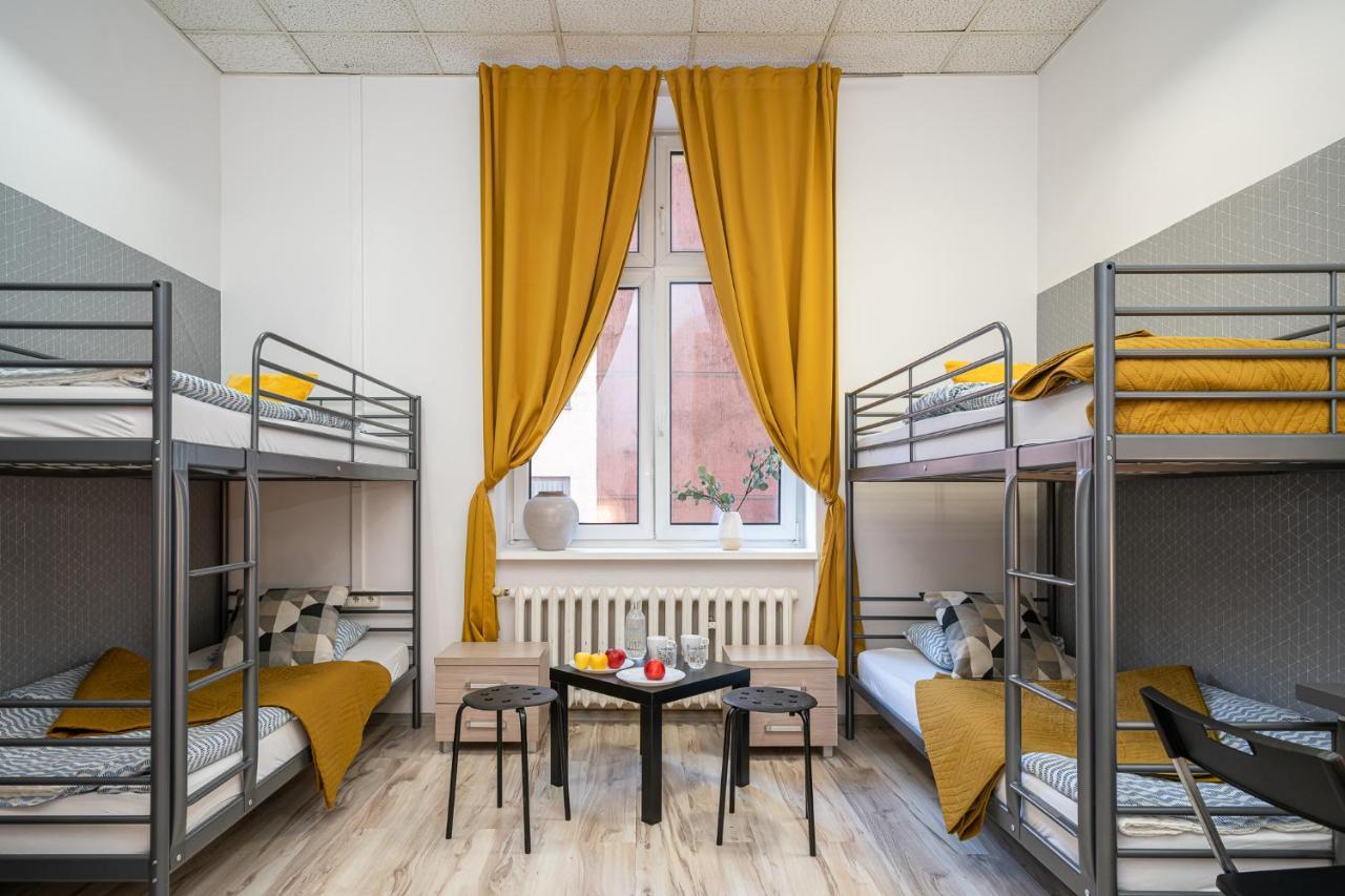 Absynt Hostel *